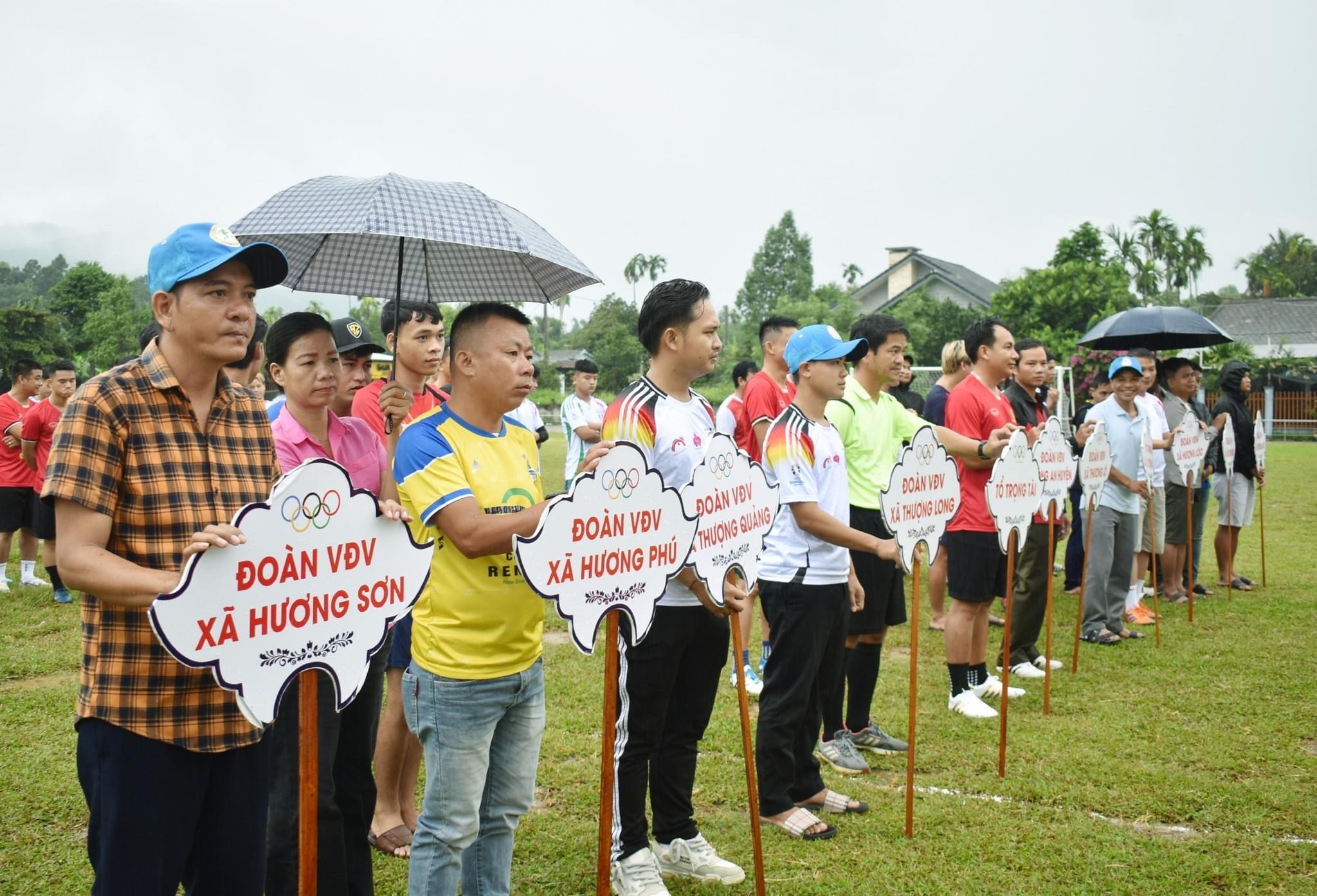 11 đội bóng tham dự giải năm nay